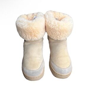 UGG Classic Women 9 Beige Sheepskin Lined Genuine Leather Cozy Boots Rubber Sole
